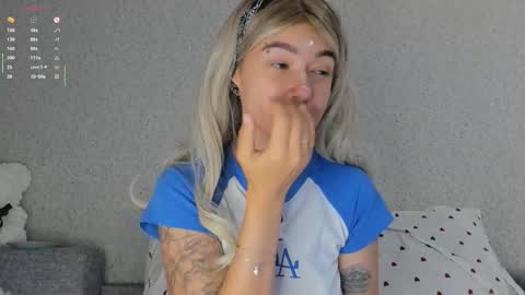 Ariana online show from 09-30-25, 03:11