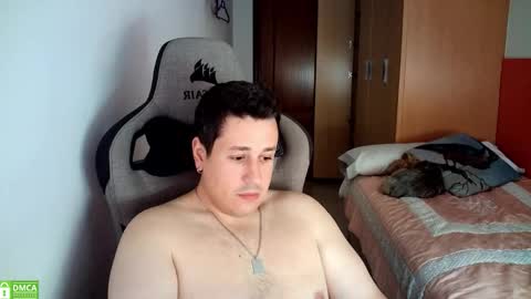 Snapshot of sergio95n chatting on 10-19-25, 10:05 Pollos online show from 10-19-25, 10:05
