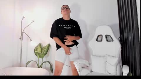 Snapshot of sergiocamiloa_30 chatting on 05-31-26, 01:51 jax fire online show from 05-31-26, 01:51
