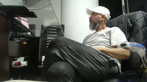 hetero serio discreto online show from 11-28-25, 12:02