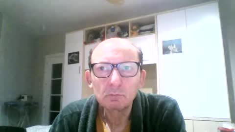 Snapshot of serrano49 chatting on 05-09-26, 12:38 serrano49 online show from 05-09-26, 12:38
