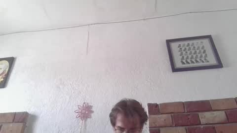 Snapshot of servandomier chatting on 09-17-25, 06:42 mier online show from 09-17-25, 06:42