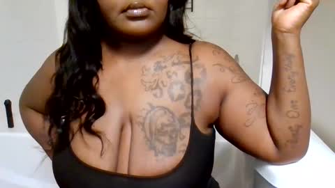 Snapshot of sexichocchic chatting on 02-05-25, 01:00 sexichocchic online show from 02-05-25, 01:00