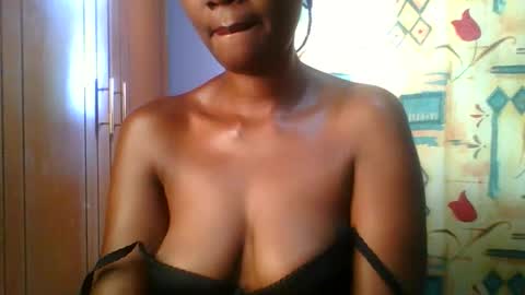 Snapshot of sexie_curvie chatting on 11-15-25, 12:23 Maggie online show from 11-15-25, 12:23