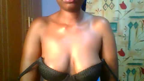 Snapshot of sexie_curvie chatting on 11-16-25, 01:00 Maggie online show from 11-16-25, 01:00