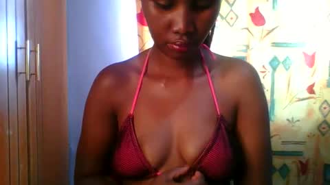 Snapshot of sexie_curvie chatting on 11-26-25, 09:21 Maggie online show from 11-26-25, 09:21