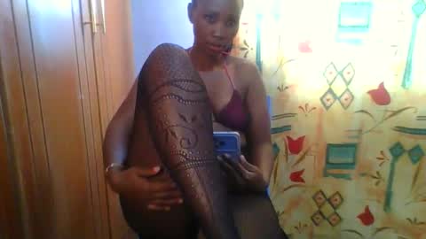 Snapshot of sexie_curvie chatting on 12-04-25, 08:45 Maggie online show from 12-04-25, 08:45