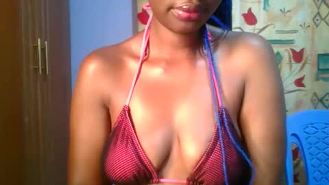 Snapshot of sexie_curvie chatting on 12-05-25, 01:03 Maggie online show from 12-05-25, 01:03