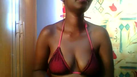 Snapshot of sexie_curvie chatting on 12-05-25, 01:09 Maggie online show from 12-05-25, 01:09