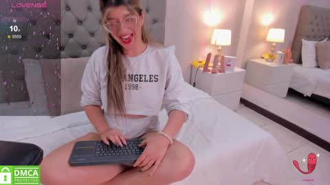 Snapshot of sexmilla_ chatting on 01-25-25, 08:42 My name is sexmilla Dont forget to follow me online show from 01-25-25, 08:42