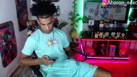 Aharon  ravelo online show from 10-22-25, 05:41