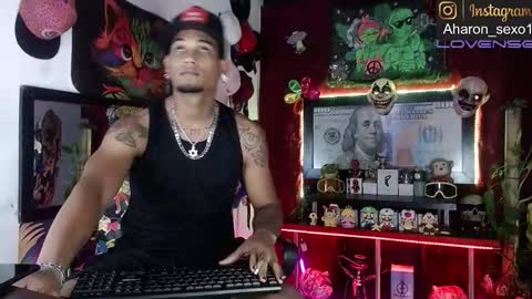 Aharon  ravelo online show from 11-29-25, 01:19