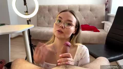 Snapshot of sexstar_l1fstyl3 chatting on 02-21-25, 07:23 Diana online show from 02-21-25, 07:23