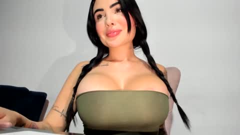 Snapshot of sexual_addiction chatting on 10-16-25, 12:55 SARA online show from 10-16-25, 12:55