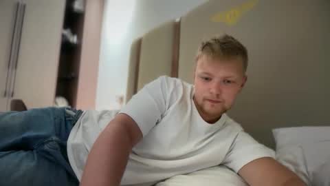 Snapshot of sexual_sbotage chatting on 02-15-26, 05:31 Max Leman online show from 02-15-26, 05:31