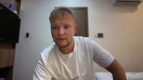 Snapshot of sexual_sbotage chatting on 06-17-26, 11:34 Max Leman online show from 06-17-26, 11:34