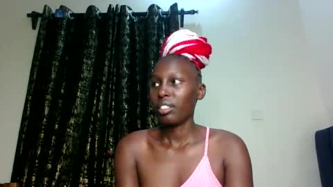 Snapshot of sexxy_melmine chatting on 05-19-26, 01:56 Dolly online show from 05-19-26, 01:56