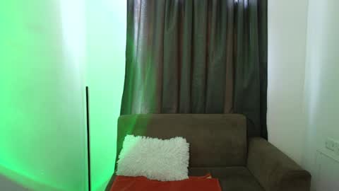 Snapshot of sexxylady__ chatting on 05-19-26, 04:13 Angie online show from 05-19-26, 04:13