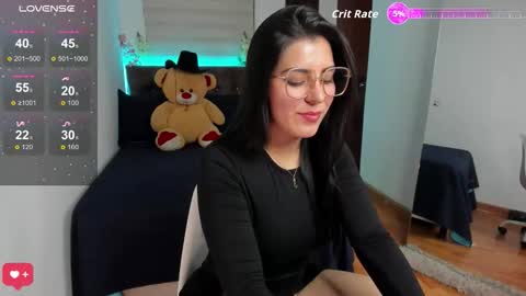 Snapshot of sexy_3512 chatting on 11-21-25, 12:10 LUXURY online show from 11-21-25, 12:10