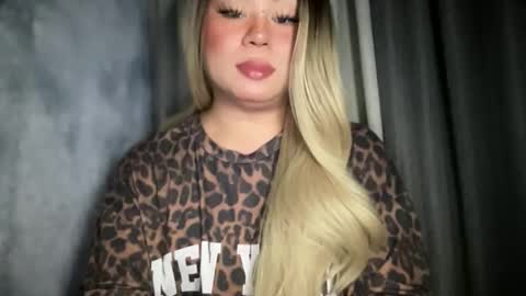 Snapshot of sexy_and_iknewit chatting on 02-11-26, 04:01 BREANNA online show from 02-11-26, 04:01