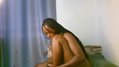 Snapshot of sexy_ariana_2 chatting on 12-16-25, 05:23 Ariana online show from 12-16-25, 05:23