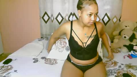 Snapshot of sexy_bluegirl chatting on 10-05-25, 08:12 sexy_bluegirl online show from 10-05-25, 08:12