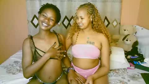 Snapshot of sexy_bluegirl chatting on 10-07-25, 02:25 sexy_bluegirl online show from 10-07-25, 02:25