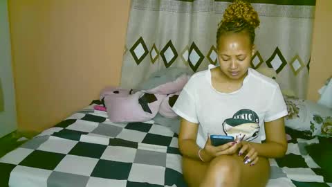 Snapshot of sexy_bluegirl chatting on 10-24-25, 01:57 sexy_bluegirl online show from 10-24-25, 01:57