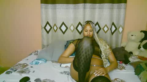 Snapshot of sexy_bluegirl chatting on 11-10-25, 03:27 sexy_bluegirl online show from 11-10-25, 03:27