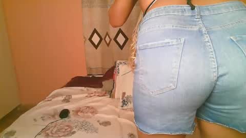 Snapshot of sexy_bluegirl chatting on 11-17-25, 03:29 sexy_bluegirl online show from 11-17-25, 03:29