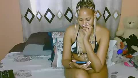 Snapshot of sexy_bluegirl chatting on 11-26-25, 01:12 sexy_bluegirl online show from 11-26-25, 01:12