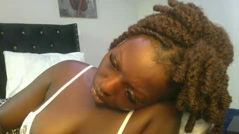 Snapshot of sexy_candia chatting on 04-25-26, 01:52 Stacy online show from 04-25-26, 01:52