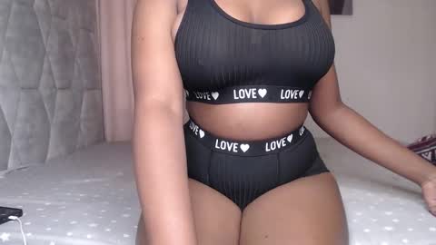 Snapshot of sexy_chocolata chatting on 09-19-25, 09:32 chocolata online show from 09-19-25, 09:32