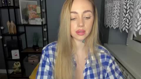 Snapshot of sexy_coralie chatting on 01-15-25, 07:44 C o r a l i e online show from 01-15-25, 07:44