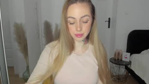 Snapshot of sexy_coralie chatting on 02-06-25, 02:58 C o r a l i e online show from 02-06-25, 02:58