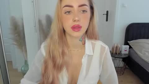 Snapshot of sexy_coralie chatting on 09-12-25, 06:46 C o r a l i e online show from 09-12-25, 06:46