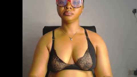 Snapshot of sexy_ebonygirl_ chatting on 02-06-26, 09:29 Clara online show from 02-06-26, 09:29