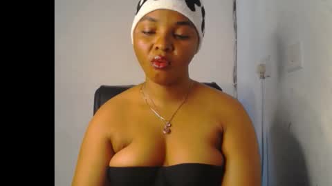 Snapshot of sexy_ebonygirl_ chatting on 02-15-26, 07:51 Clara online show from 02-15-26, 07:51