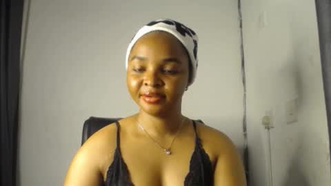 Snapshot of sexy_ebonygirl_ chatting on 02-15-26, 07:54 Clara online show from 02-15-26, 07:54