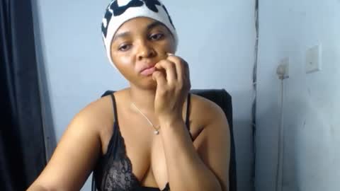 Snapshot of sexy_ebonygirl_ chatting on 02-18-26, 08:32 Clara online show from 02-18-26, 08:32