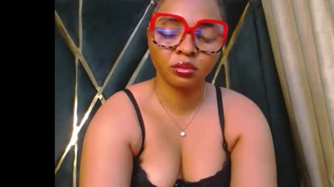 Snapshot of sexy_ebonygirl_ chatting on 02-21-26, 09:16 Clara online show from 02-21-26, 09:16