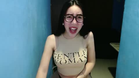 sexy_emily92 online show from 03-03-26, 12:22
