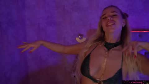 Snapshot of sexy_ira chatting on 02-22-25, 05:55 Ira online show from 02-22-25, 05:55