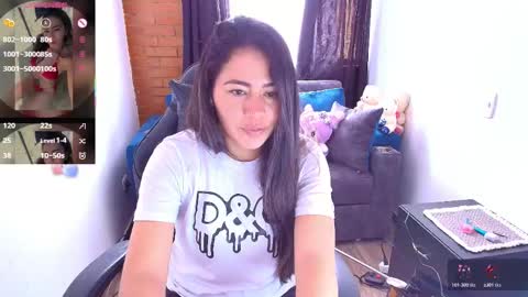 Snapshot of sexy_kendall24 chatting on 11-06-25, 03:13 laura online show from 11-06-25, 03:13