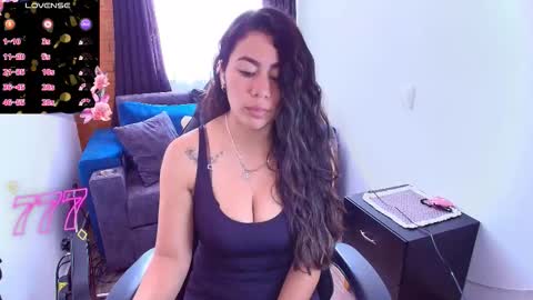 Snapshot of sexy_kendall24 chatting on 02-11-26, 04:01 laura online show from 02-11-26, 04:01