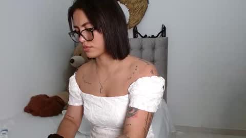 Snapshot of sexy_lia_latina chatting on 09-29-25, 01:22 Celeste online show from 09-29-25, 01:22