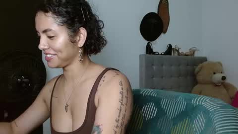 Snapshot of sexy_lia_latina chatting on 06-04-26, 01:11 Celeste online show from 06-04-26, 01:11
