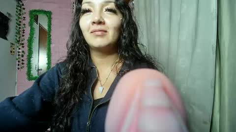 Snapshot of sexy_lolas chatting on 04-11-26, 07:45 sexy lolas online show from 04-11-26, 07:45