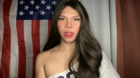 Snapshot of sexy_maevemorexxx chatting on 04-18-26, 07:23 Nicole online show from 04-18-26, 07:23