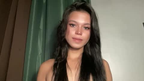 Snapshot of sexy_maevemorexxx chatting on 05-01-26, 12:04 Nicole online show from 05-01-26, 12:04